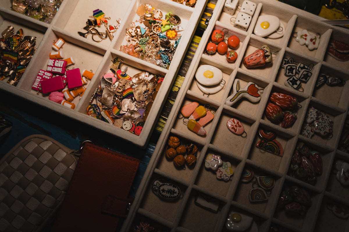CHARM BAR
